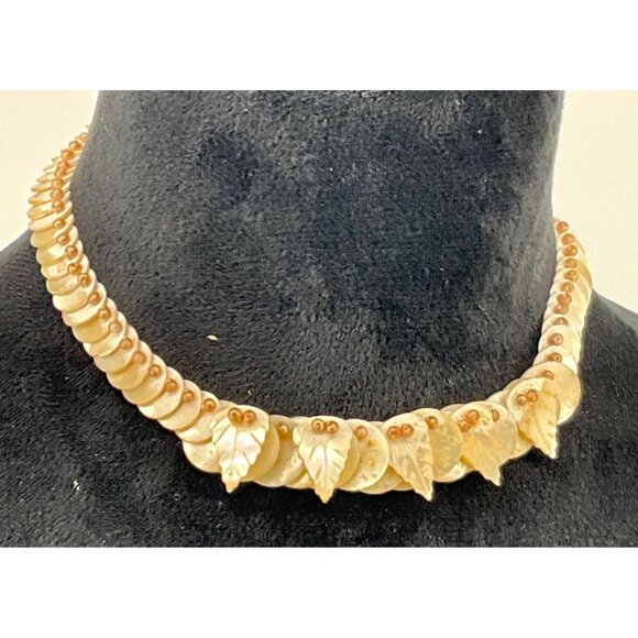 Vintage Shell Mother of‎ Pearl Necklace 13" - Picture 1 of 2